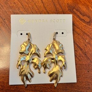 Beautiful Kendra Scott Earrings 💛